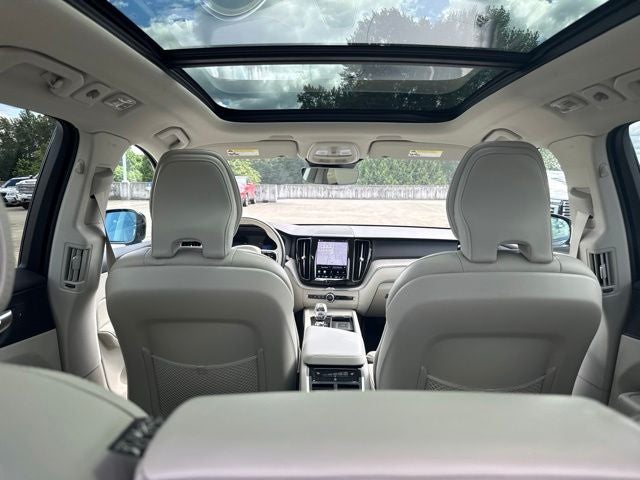 2023 Volvo XC60 B6 Ultimate Dark Theme