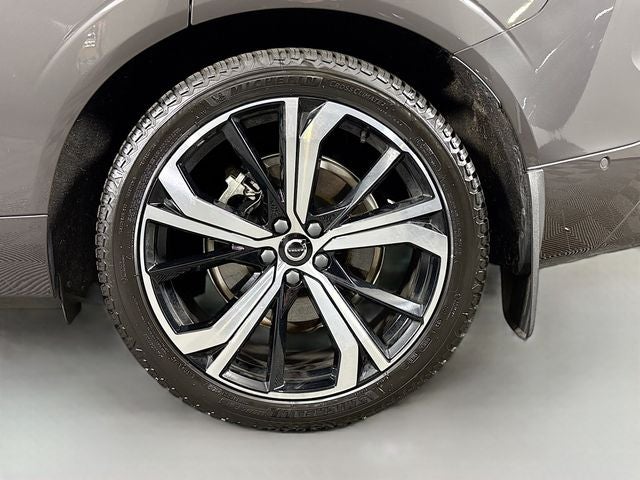 2023 Volvo XC60 B6 Ultimate Dark Theme