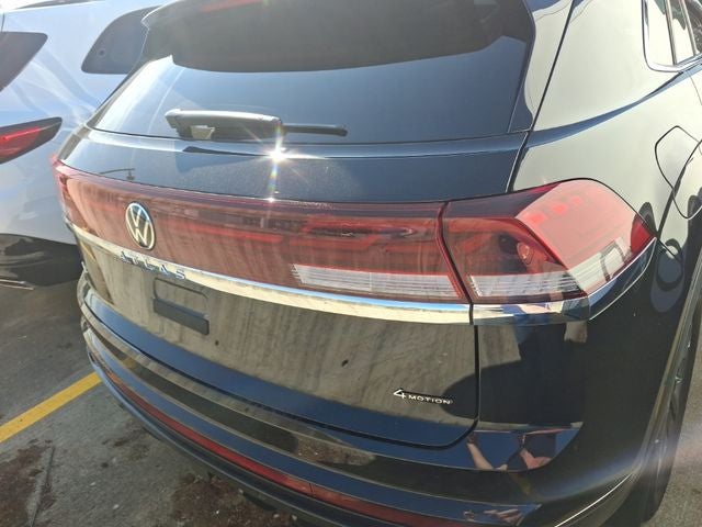 2024 Volkswagen Atlas Cross Sport 2.0T SEL R-Line