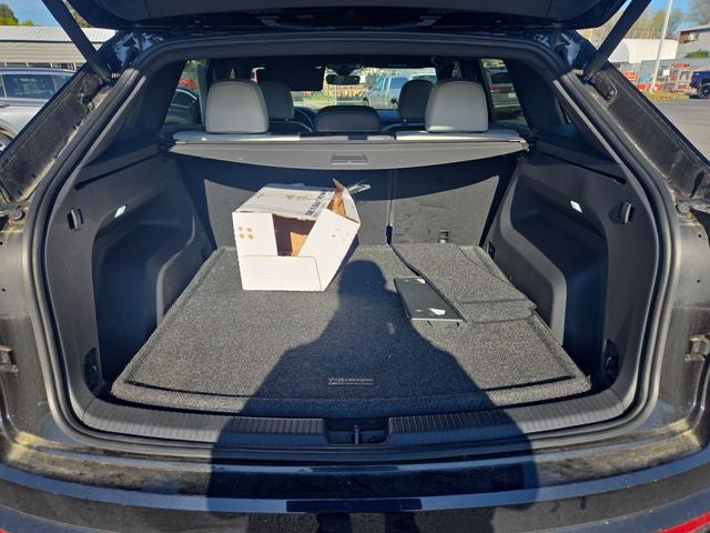 2024 Volkswagen Atlas Cross Sport 2.0T SEL Premium R-Line