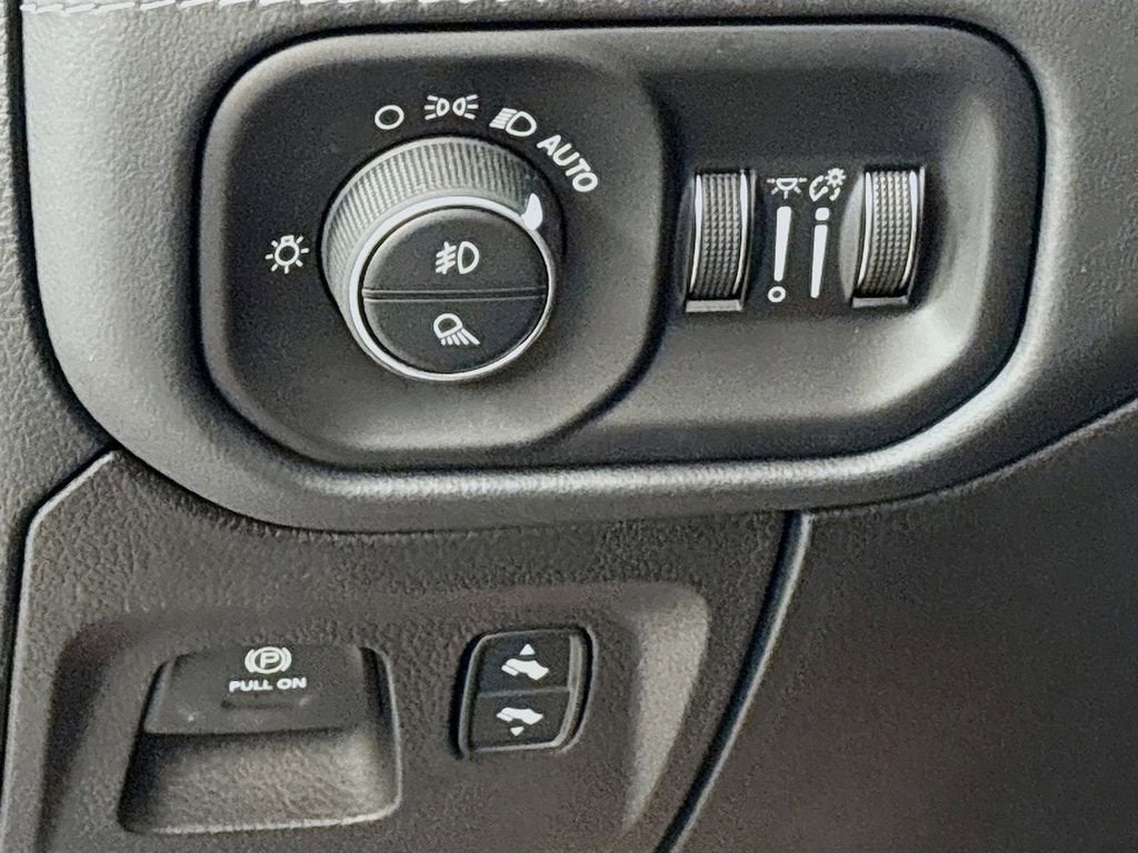 2021 RAM 1500 Limited Crew Cab 4x4 5'7" Box