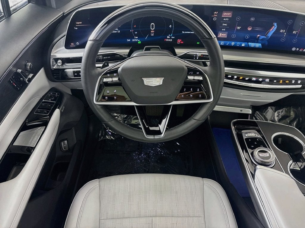 2024 Cadillac LYRIQ Luxury 2