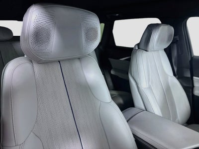 2024 Cadillac LYRIQ Luxury 2