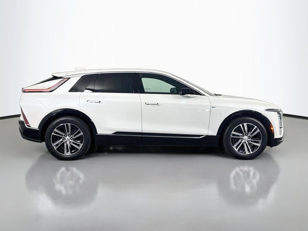 2024 Cadillac LYRIQ Luxury 2