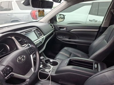 2017 Toyota Highlander SE